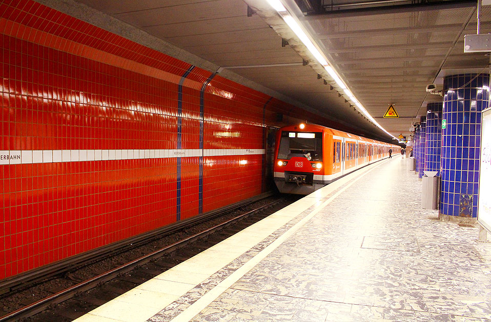 Der Bahnhof Reeperbahn der Hamburger S-Bahn auf St. Pauli