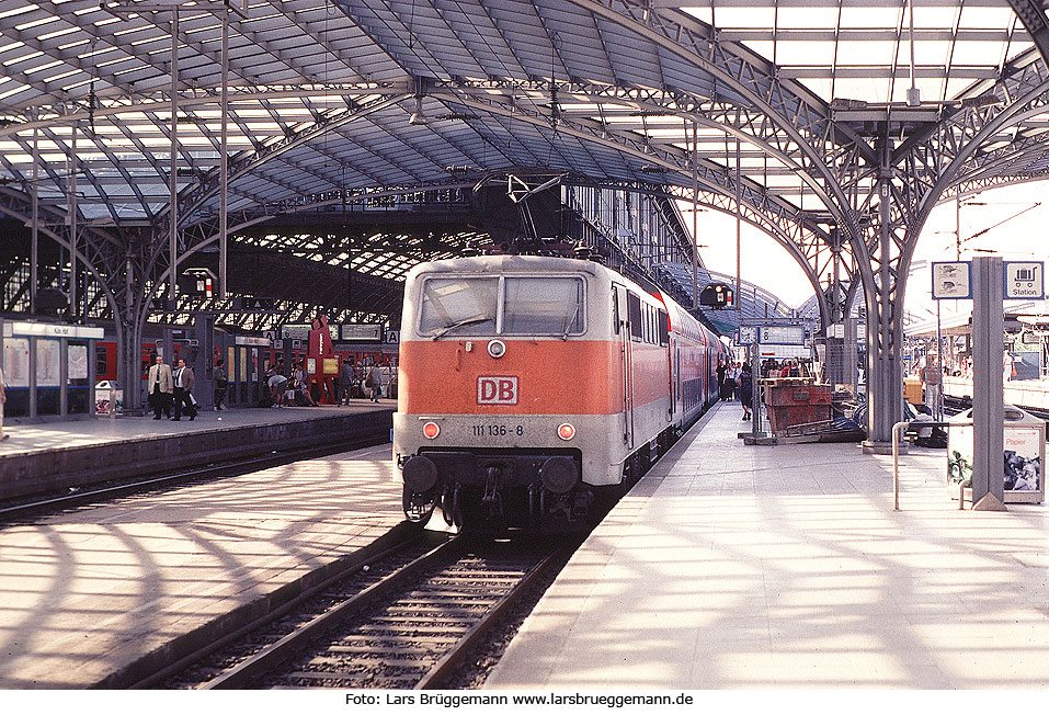 Die 111 138-8 in Köln Hbf