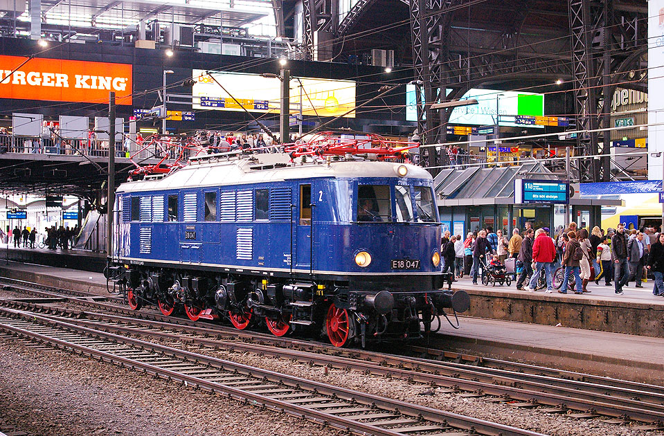 Die DB Baureihe 118 - E18 in Hamburg Hbf