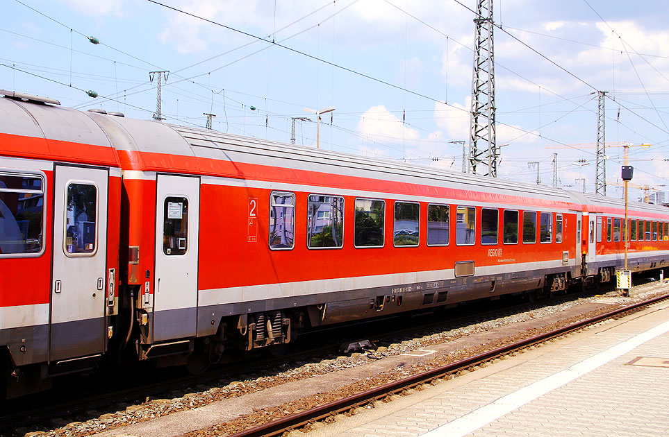 Ein Bpmz im München-Nürnberg-Express in Nürnberg Hbf