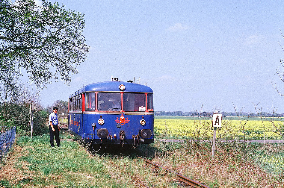 Ein Uerdinger Schienenbus im Bahnhof Grabow an der Strecke Dannenberg - Lüchow