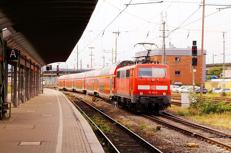 Eine Lok der Baureihe 111 in Hagen Hbf