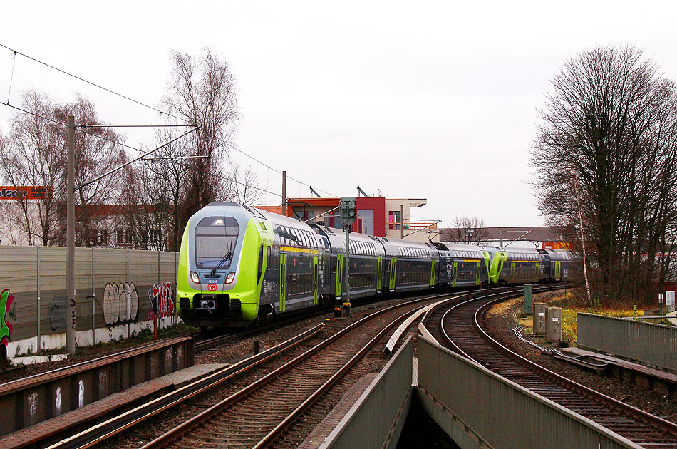 Ein Twindexx-Triebwagen im Bahnhof Hamburg-Barmbek auf der Güterumgehungsbahn