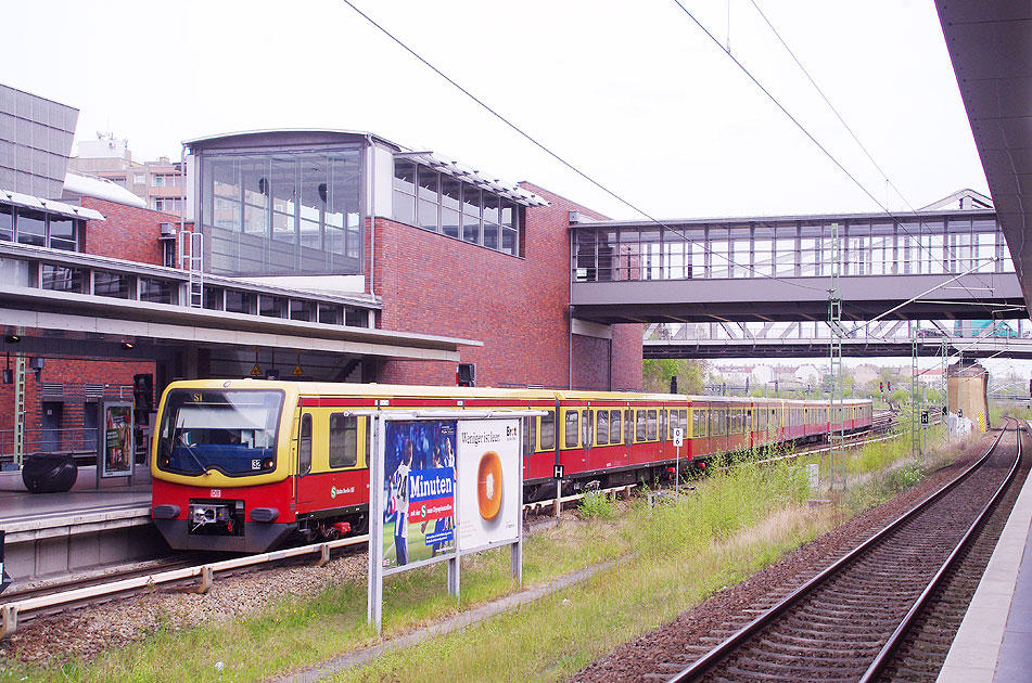 Die S-Bahn in Berlin Bahnhof Gesundbrunnen