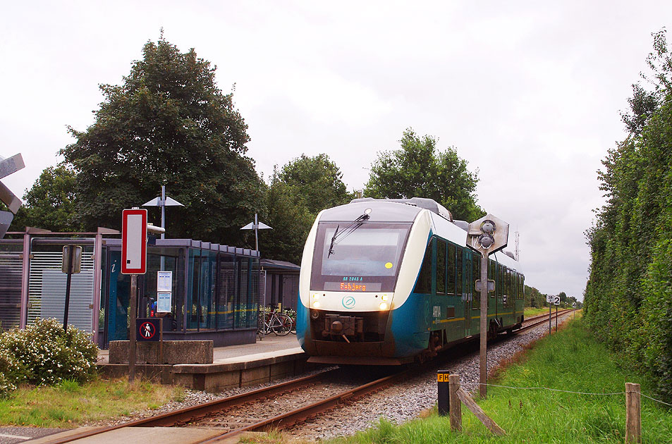 Ein Arrvia Lint im Bahnhof Rejsby