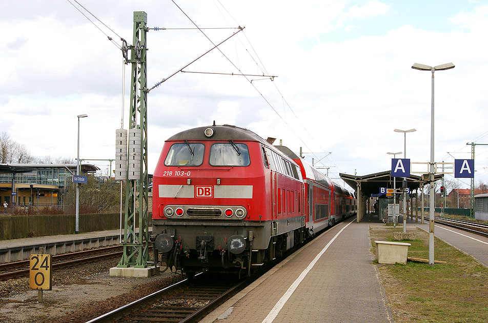 Eine Lok der Baureihe 218 im Bahnhof Bad Oldesloe