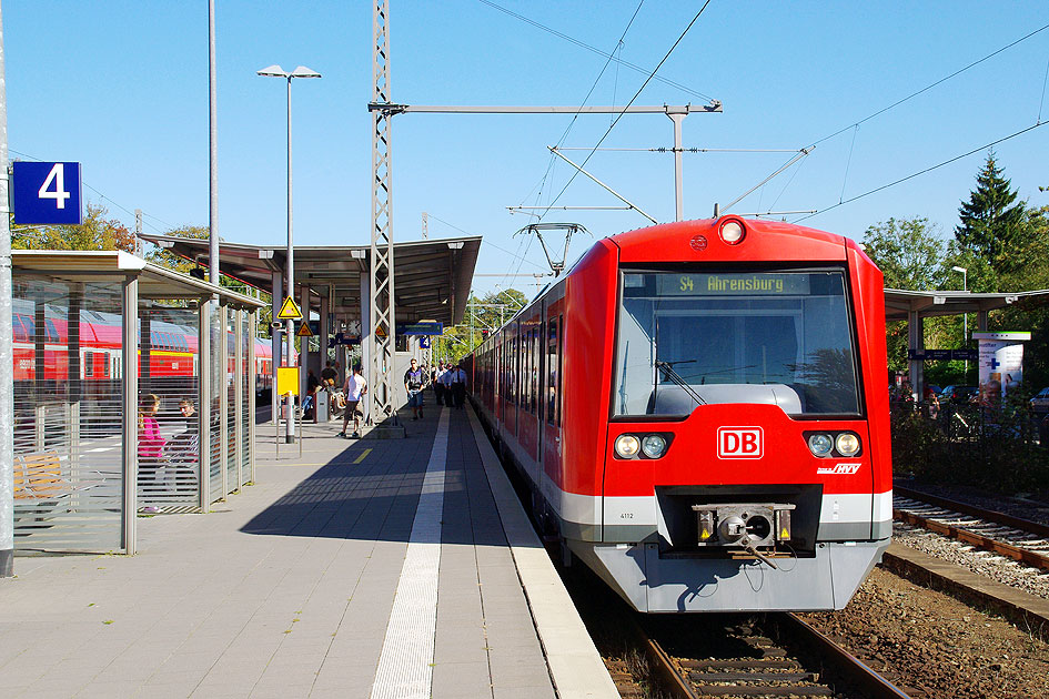 Die S-Bahn nach Ahrensburg - Die geplante Linie S4 - S-Bahn-Triebwagen in Ahrensburg