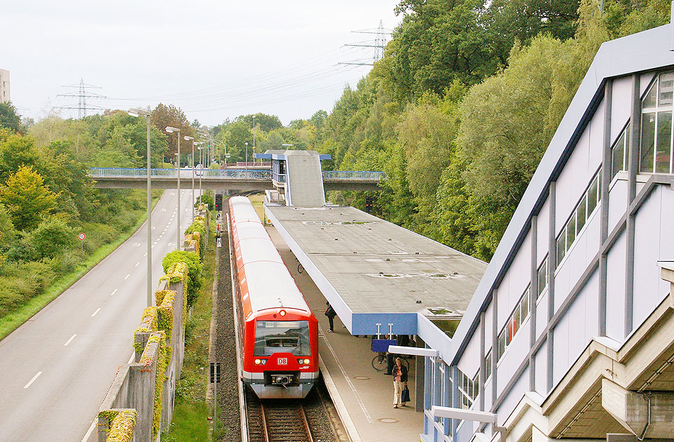 Der Bahnhof Rissen - in den Hamburger Elbvororten - Baureihe 474 der DB und Hamburger S-Bahn