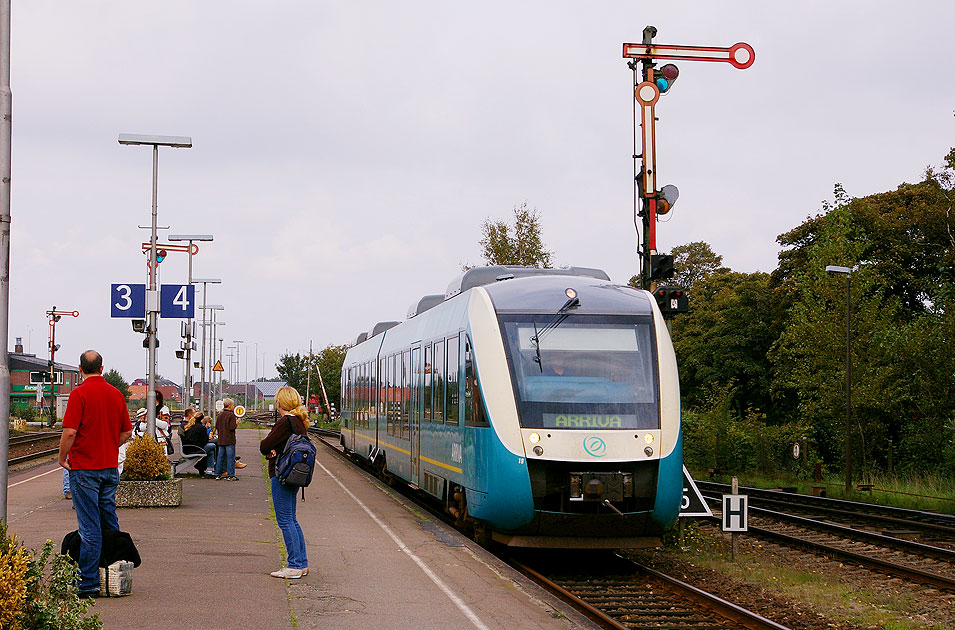 Arriva Lint Triebwagen im Bahnhof Niebüll