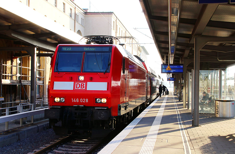 Eine Lok der Baureihe 146 in Magdeburg Hbf