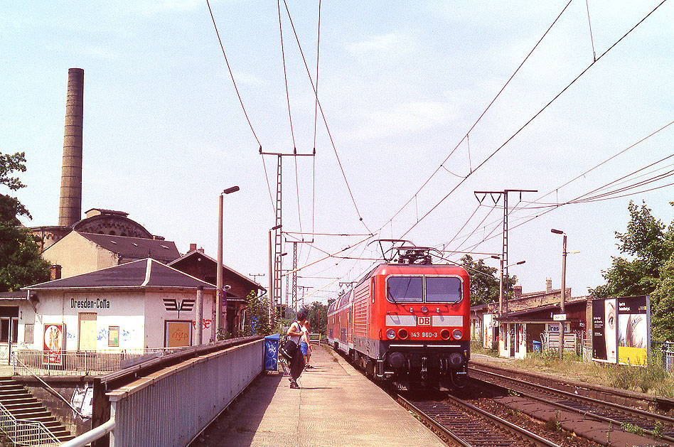 Bahnhof Dresden-Cotta mit einer Lok der Baureihe 143