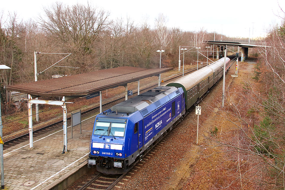 Ein Ersatzzug für die Städtebahn Sachsen im Bahnhof Dresden Industriegelände