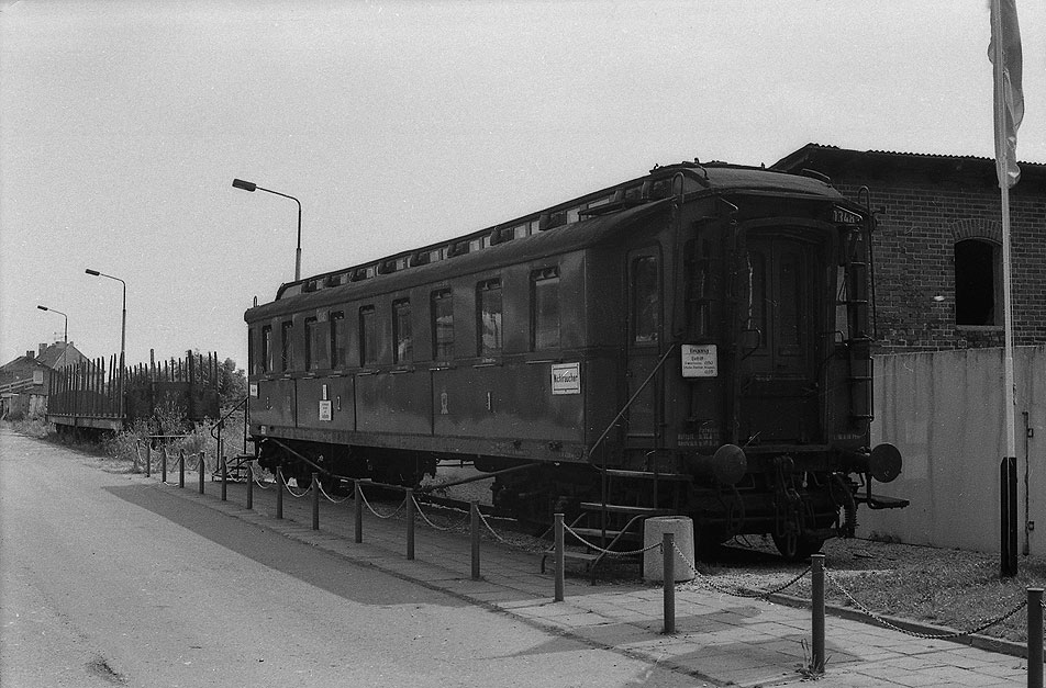 Der Leninwagen - Lenin Waggon in Sassnitz vor dem Bahnhof