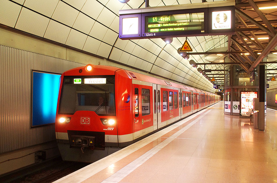S-Bahn am Flughafen - Airport in Hamburg - Baureihe 474 - Vollzug