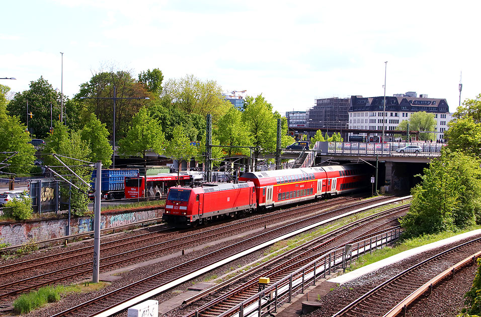 Eine Lok der Baureihe 146 im Bahnhof Berliner Tor