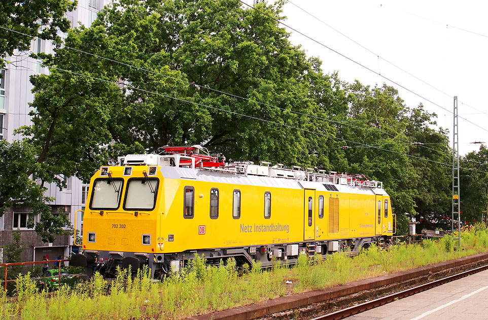 Die DB Baureihe 702. - Triebwagen 702 202 in Hamburg-Altona
