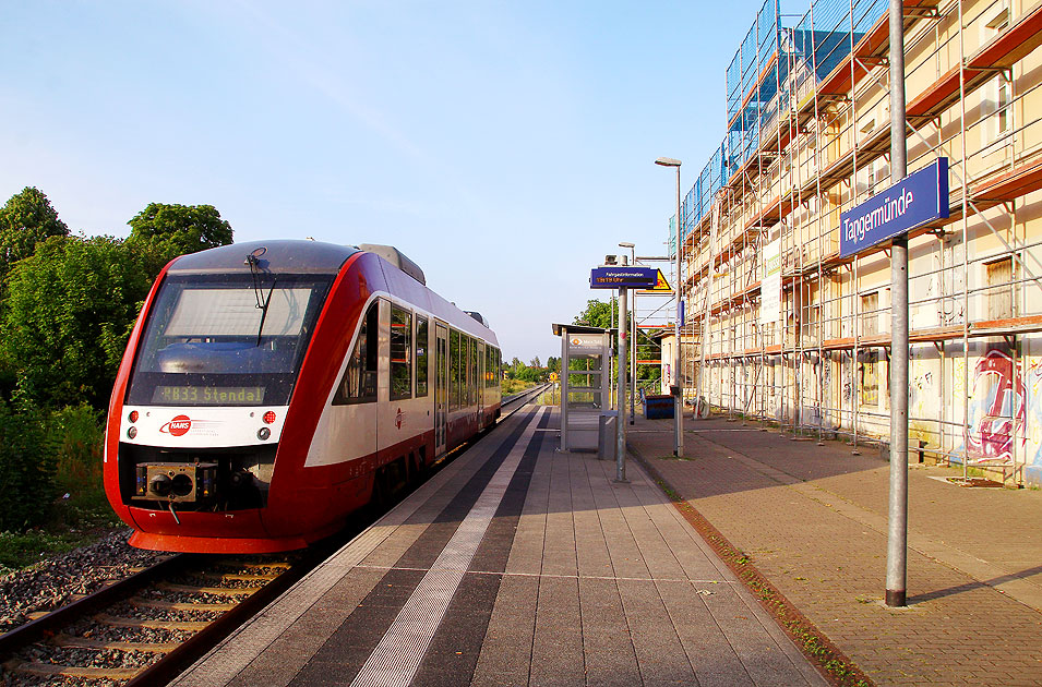 Ein Lint-Triebwagen von Hans im Bahnhof Tangermünde