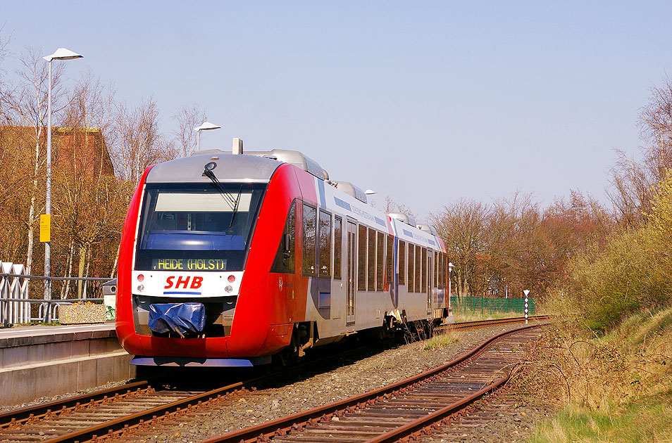 Die Schleswig-Holstein-Bahn im Bahnhof Büsum