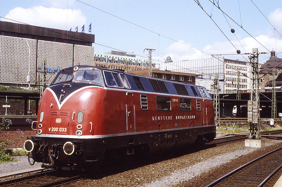 DB Baureihe 220 - Bundesbahn V 200 - in Hamburg Hbf