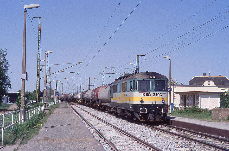 Die KEG Lok 2103 im Bahnhof Radebeul-Naundorf - eine rumänische Diesellok vom Typ LDE 2100