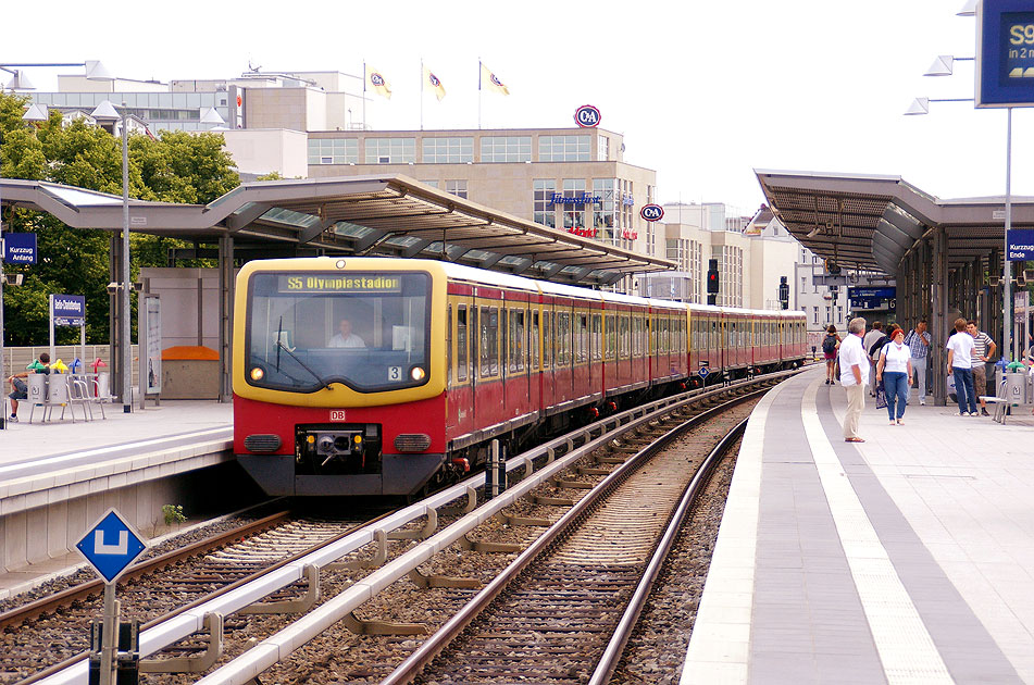 Die DB Baureihe 481 im Bahnhof Berlin-Charlottenburg