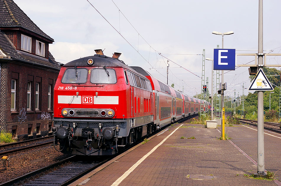 DB Baureihe 218 im Bahnhhof Bad Oldesloe