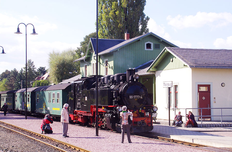 Die Lößnitzgrundbahn im Bahnhof Moritzburg