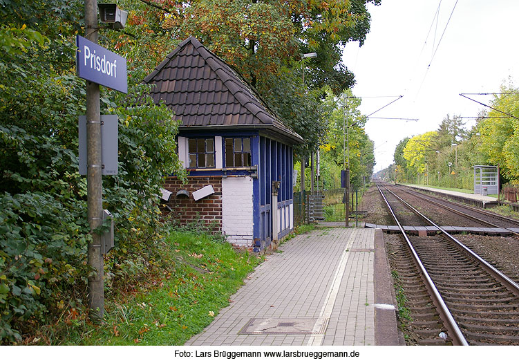 Bahnhof Prisdorf mit seinem Wartehäuschen