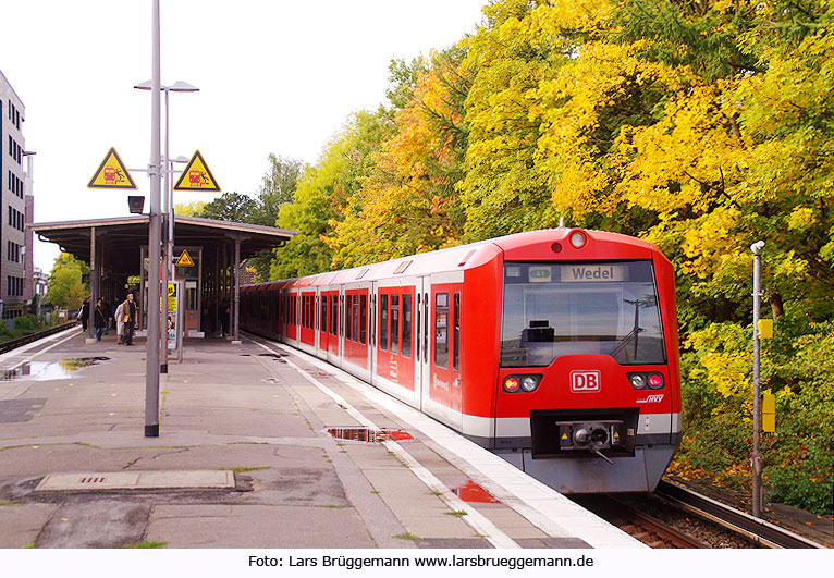 Die S-Bahn in Bahrenfeld - Bahnhof Bahrenfeld