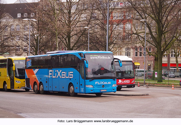 Ein Flixbus in Hamburg auf dem ZOB - MB Tourismo RHD-M - Fernbus