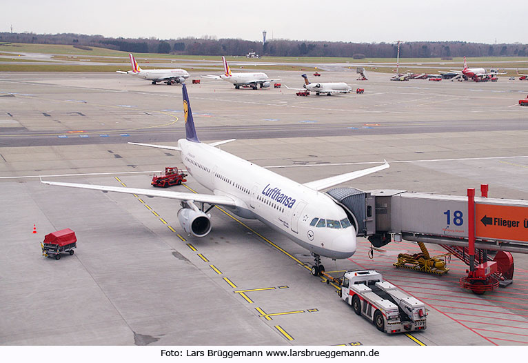 Flugzeug der Lufthansa im Flughafen Hamburg