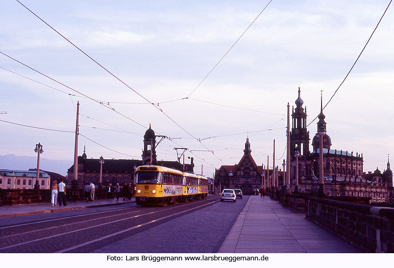 Tatra Straßenbahn in Dresden auf der Augustusbrücke