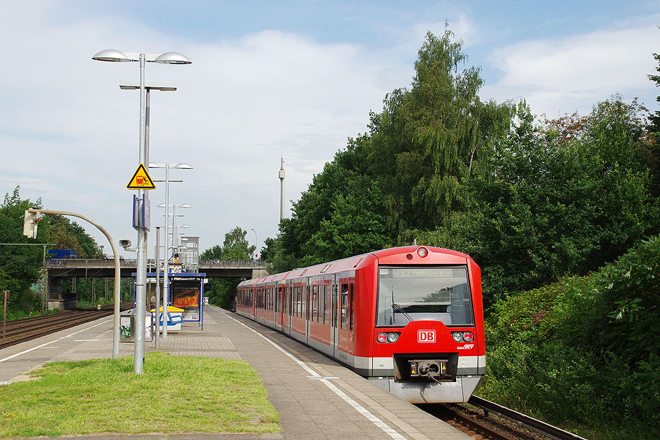 Der S-Bahn Bahnhof Thesdorf - die Baureihe 474 der Hamburger S-Bahn