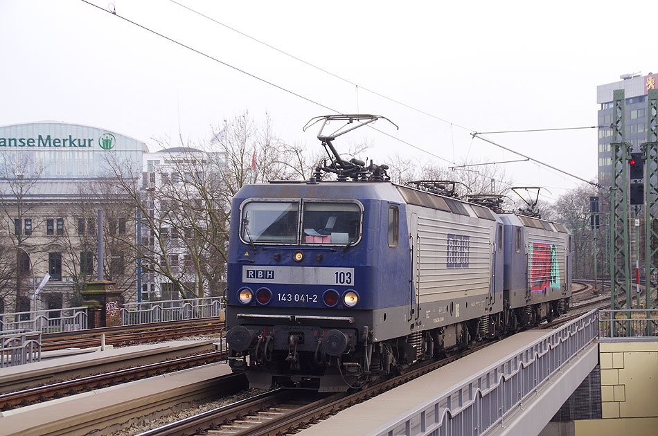 RBH Loks der Baureihe 143 im Bahnhof Dammtor