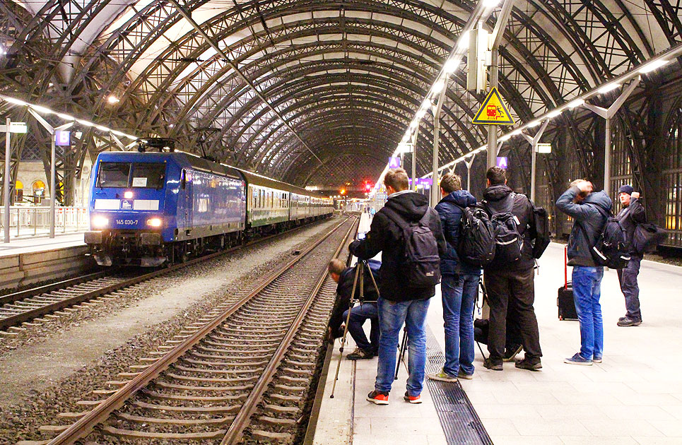 Museumszug der Pressnitztalbahn in Dresden Hbf im Einsatz für die MRB
