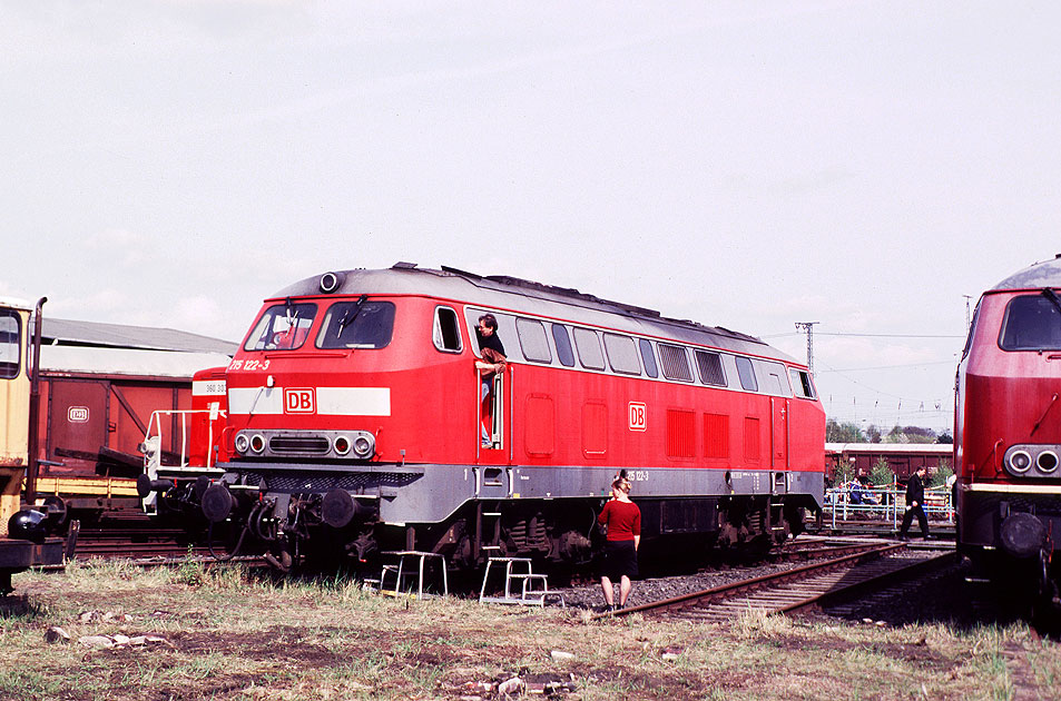 DB Baureihe 215 - die 215 122 im Bw Neumünster