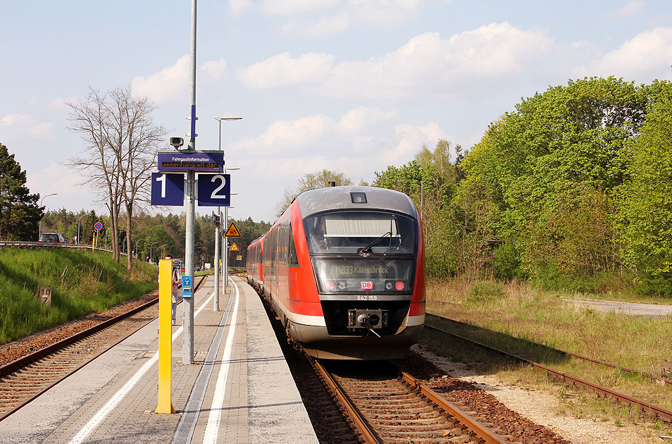 Zwei Desiro-Triebwagen im Bahnhof Ottendorf-Okrilla Nord