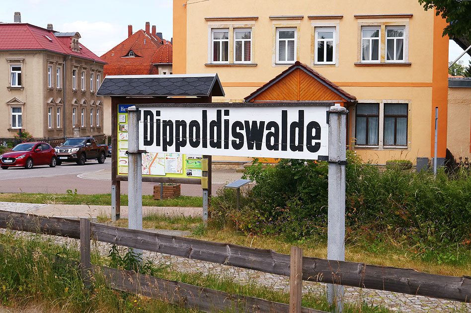 Ein Bahnhofsschild vom Bahnhof Dippoldiswalde