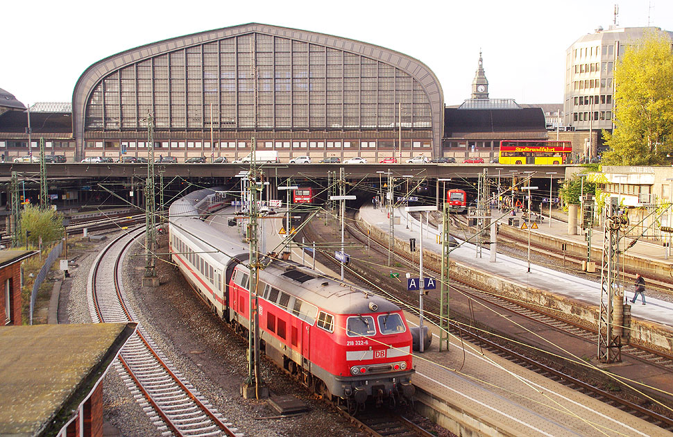 DB Baureihe 218 im IC-Einsatz in Hamburg Hbf