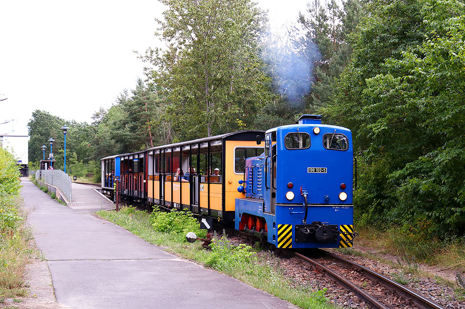 Die Lok Gunther der Berliner Parkeisenbahn im Bahnhof Wuhlheide