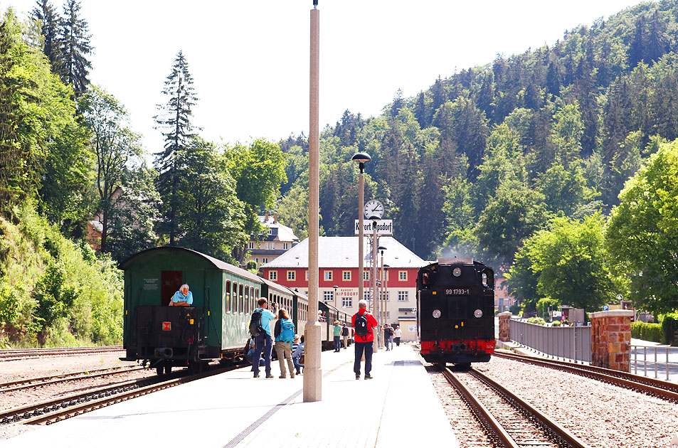 Die Dampflok 99 1793-1 im Bahnhof Kurort Kipsdorf