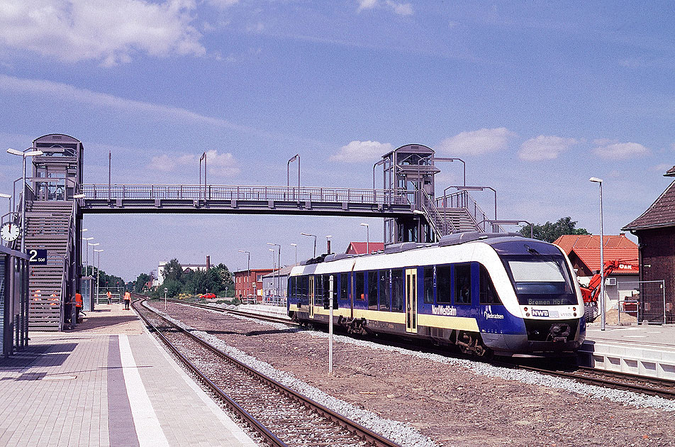 Ein Lint-Triebwagen der Nordwestbahn im Bahnhof Bramsche an der Bahnstrecke von Osnabrück nach Oldenburg