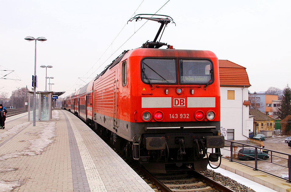 DB Baureihe 143 im Bahnhof Dresden-Trachau als S-Bahn von Schöna nach Meißen-Triebischtal