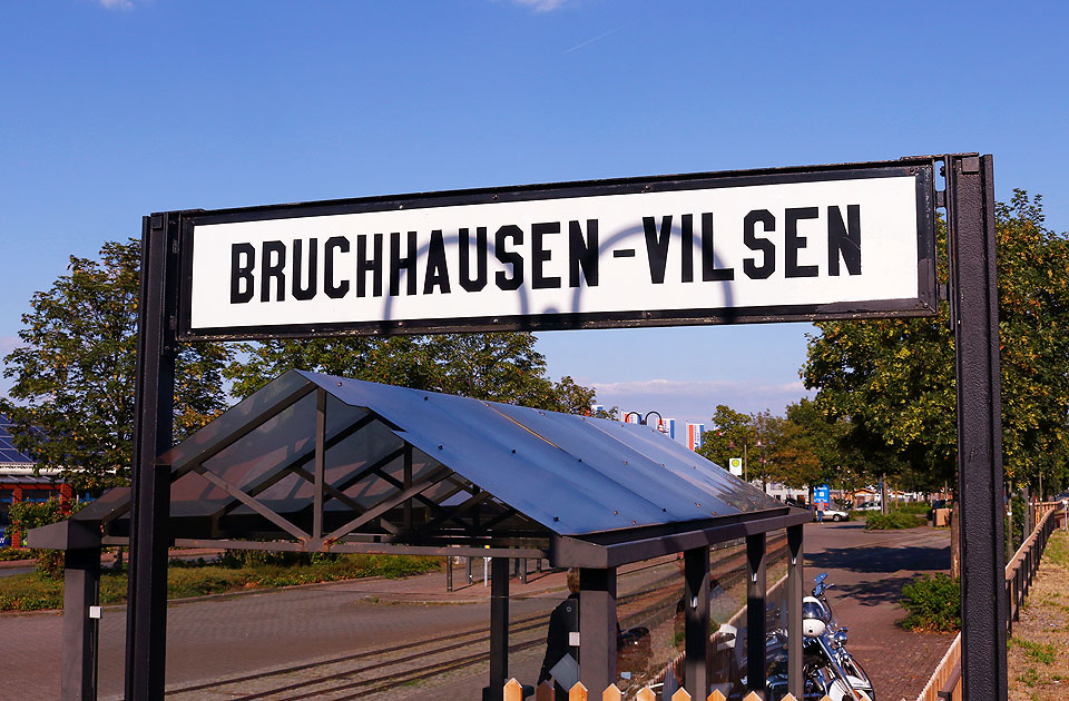 Ein Bahnhofsschild vom Bahnhof Bruchhausen-Vilsen
