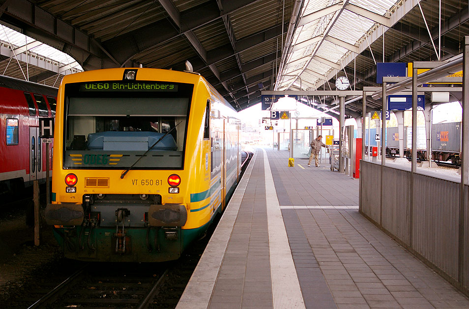 Ein ODEG Triebwagen im Bahnhof Frankfurt (Oder)