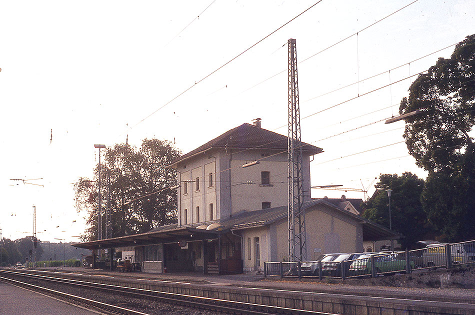 Der Bahnhof Übersee an der Bahnstrecke von München nach Salzburg
