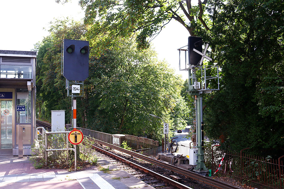 Sv-Signal und Ks-Signal im Bahnhof Hamburg Friedrichsberg