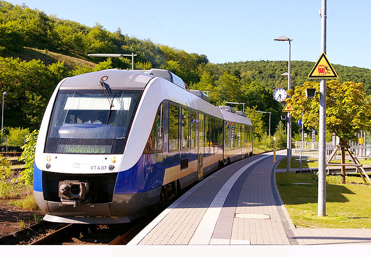 Die Eurobahn im Bahnhof Bad Salzdetfurth auf der Lammetalbahn