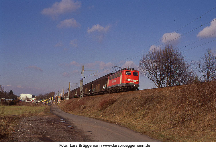 Ein Güterzug am Bahnhof Weinböhla - DB Baureihe 140