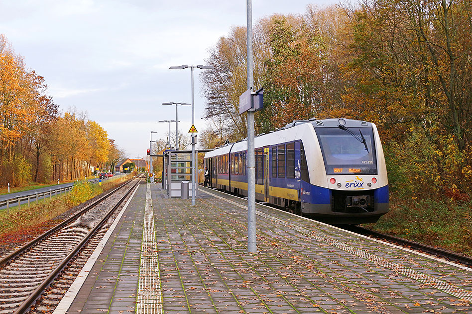 Ein Erixx Lint im Bahnhof Rötgensbüttel
